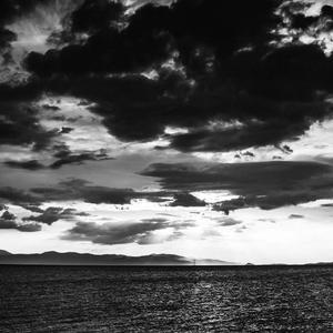 把腿张开绑在床上任人玩弄动漫
